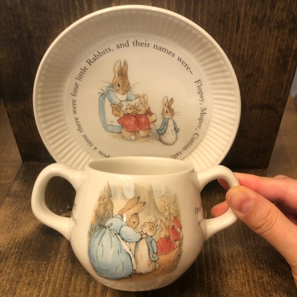 Petter Rabbit Child’s Plate & two handled cup. - Picture 4 of 14
